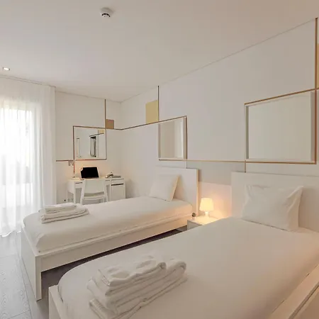 Uporto House *