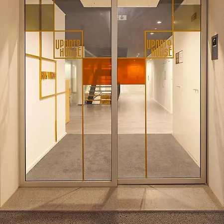 Uporto House Pensión *